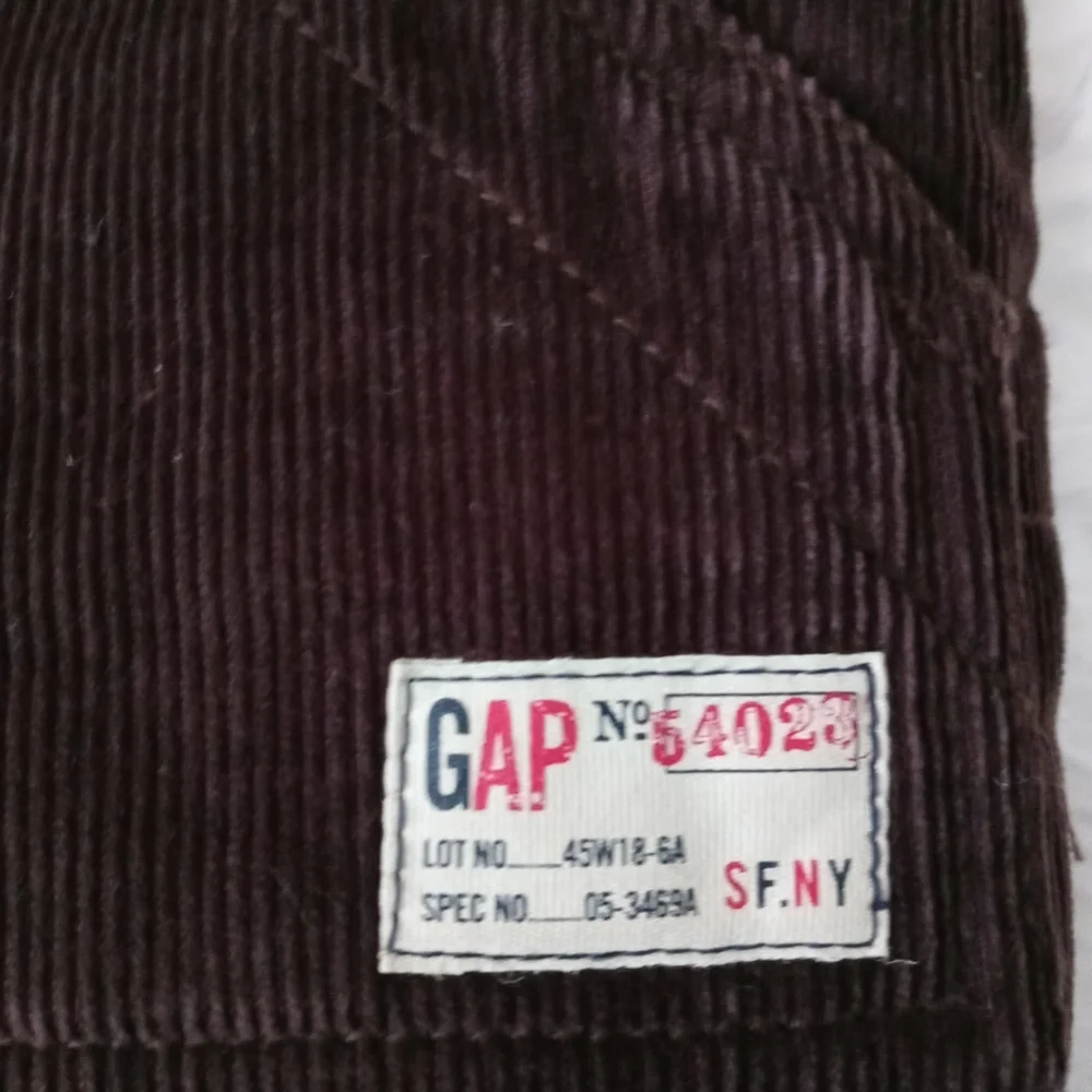 Gap Vest Toldder boy Size 2T corduroy and puffer reversible exelente conditions